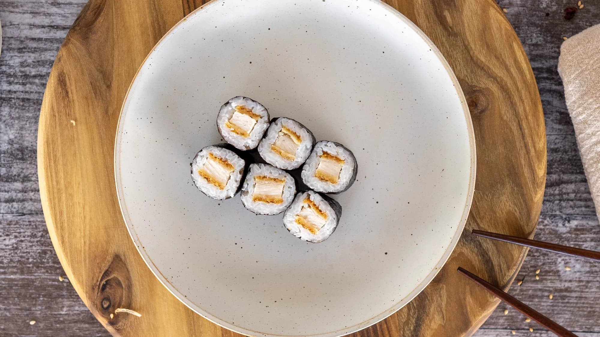 Freshly rolled Sushi Ari maki, sliced and plated